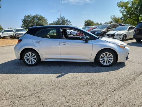 Used 2023 Toyota Corolla SE FWD image 4