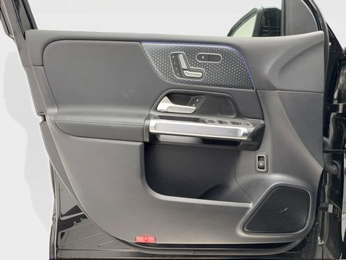 Used 2024 Mercedes-Benz EQB 300 4MATIC image 19