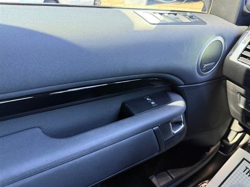 Used 2020 Land Rover Discovery SE image 29