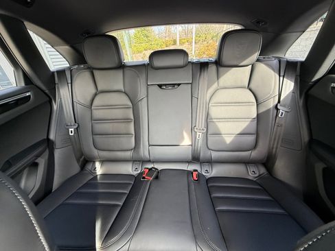 Certified 2025 Porsche Macan image 24