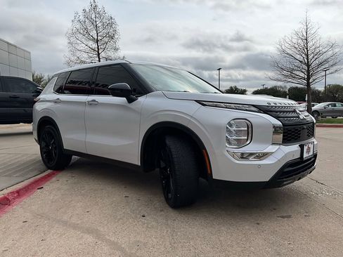 Used 2022 Mitsubishi Outlander SE image 4