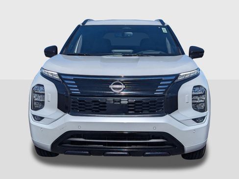 New 2026 Nissan Rogue Platinum image 9