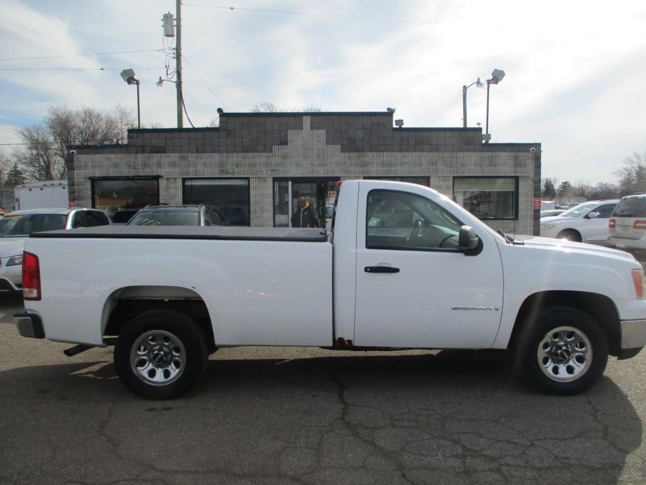 Used 2009 GMC Sierra 1500 W/T w/ SL Package RWD image 2