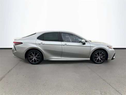 Used 2023 Toyota Camry SE image 8