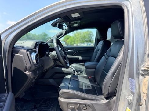 Used 2023 Chevrolet Colorado LT w/ LT Convenience Package II AWD/4WD image 7