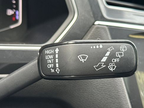 Used 2019 Volkswagen Tiguan SEL R-Line image 38