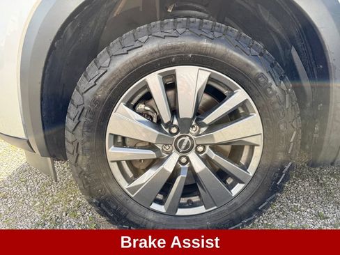 Used 2025 Nissan Pathfinder SV AWD/4WD image 11