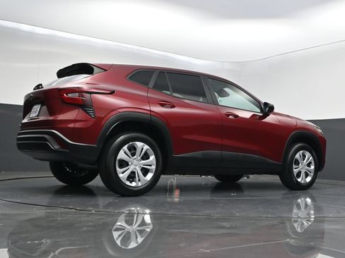 Used 2024 Chevrolet Trax LS FWD image 38