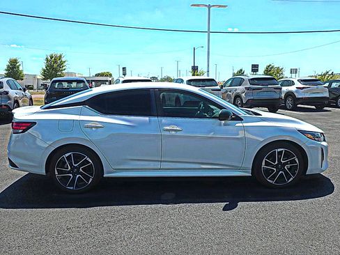 Used 2024 Nissan Sentra SR FWD image 5