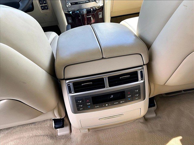 Used 2013 Lexus LX 570 4WD w/ Luxury Pkg w/Pre-crash image 23