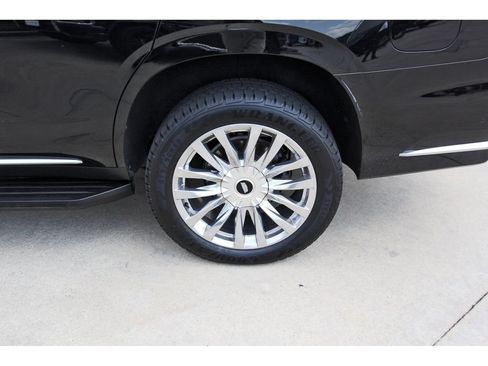 Used 2023 Cadillac Escalade Premium Luxury AWD/4WD image 7