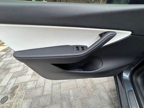 Used 2024 Tesla Model Y Long Range AWD/4WD image 27