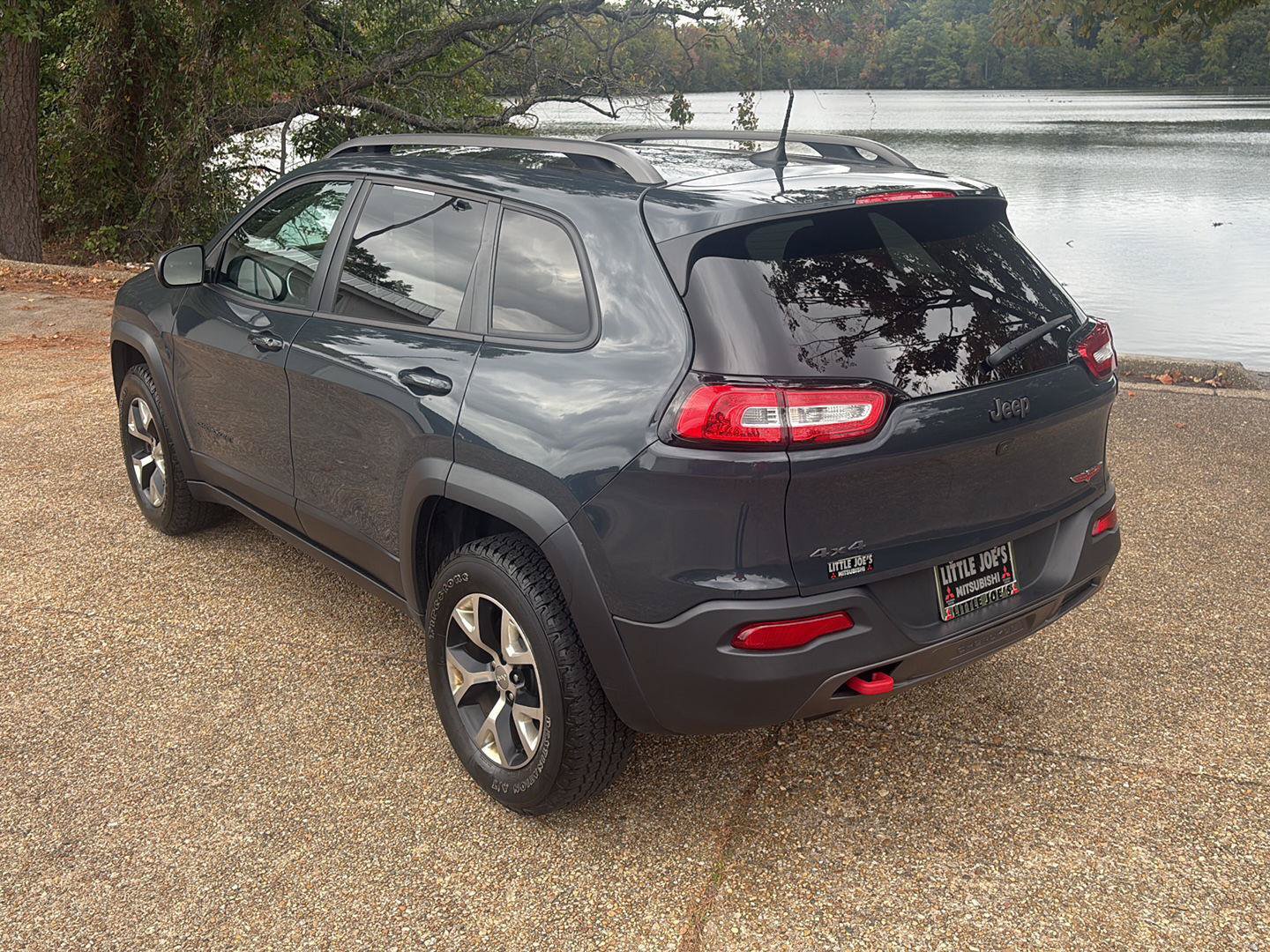 Used 2016 Jeep Cherokee Trailhawk w/ Leather Interior Group AWD/4WD image 9