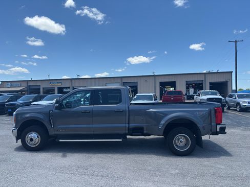 Used 2023 Ford F350 XLT AWD/4WD image 9