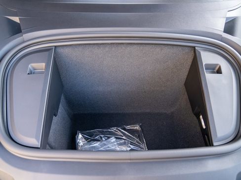 New 2025 Porsche Taycan image 24