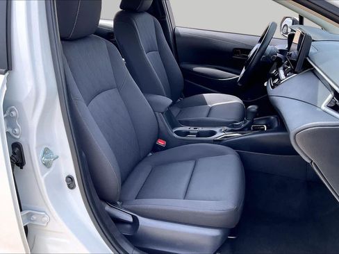 Used 2025 Toyota Corolla LE FWD image 9