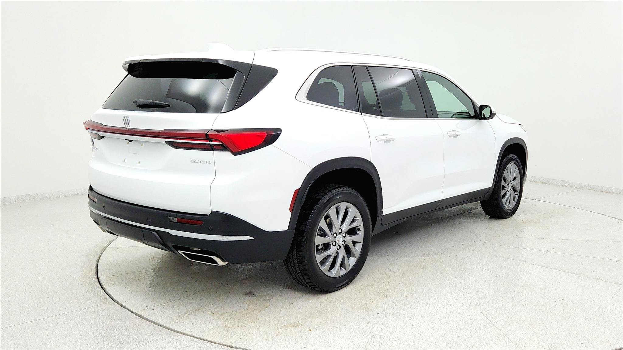 Used 2025 Buick Enclave Preferred FWD image 5