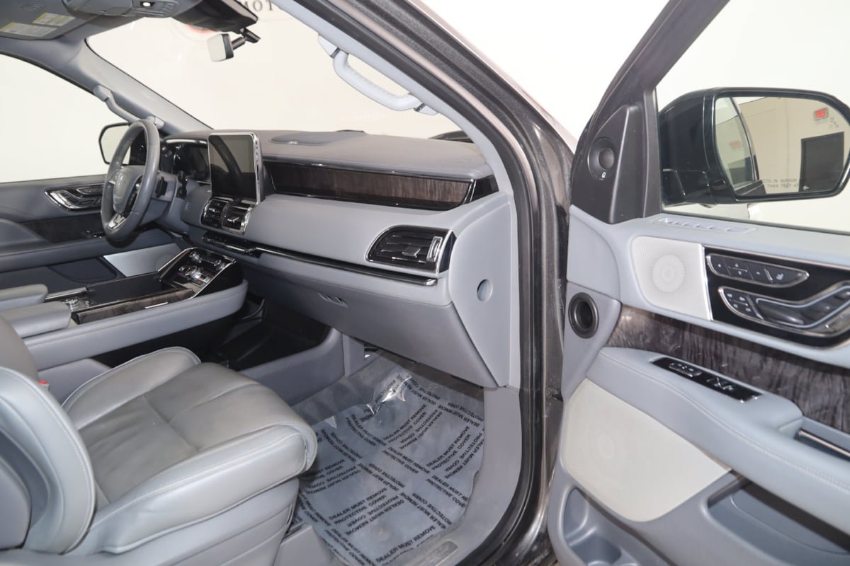 Used 2018 Lincoln Navigator Reserve w/ Technology Package AWD/4WD image 39