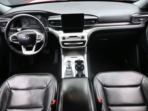 Used 2022 Ford Explorer XLT w/ Equipment Group 202A image 14