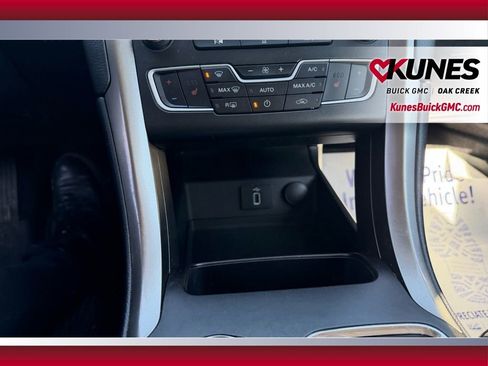 Used 2017 Ford Fusion SE w/ Equipment Group 201A image 16