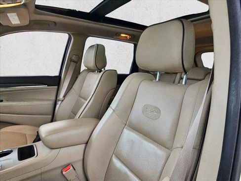 Used 2015 Jeep Grand Cherokee Overland RWD image 16