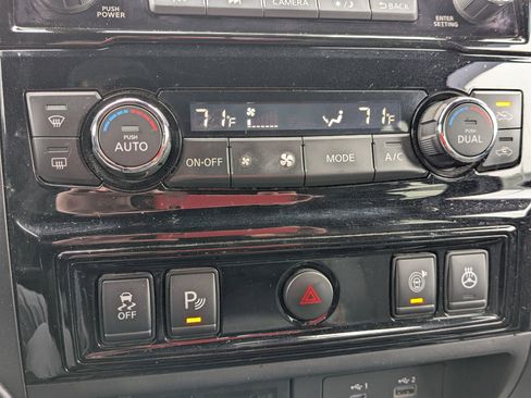 Used 2021 Nissan Titan PRO-4X w/ Pro-4x Convenience Package image 25