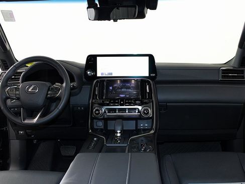 Used 2025 Lexus LX 700h Overtrail image 13