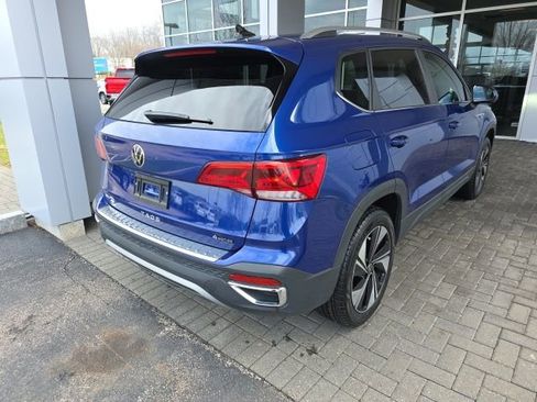 Used 2023 Volkswagen Taos SE w/ Panoramic Sunroof Package AWD/4WD image 4