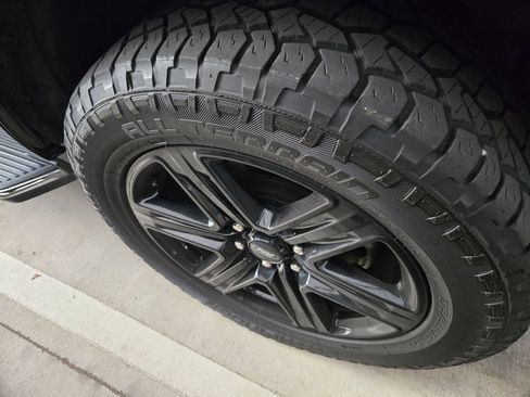 Used 2020 Ford Expedition XLT w/ Equipment Group 202A image 9