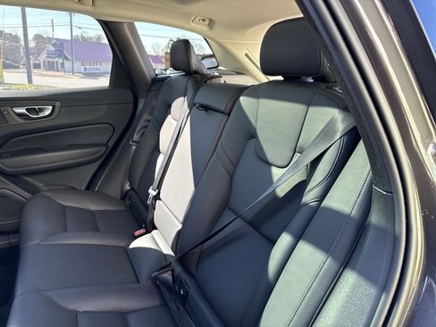 Used 2025 Volvo XC60 B5 Plus image 32