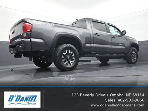 Used 2018 Toyota Tacoma TRD Off-Road w/ Technology Package AWD/4WD image 12