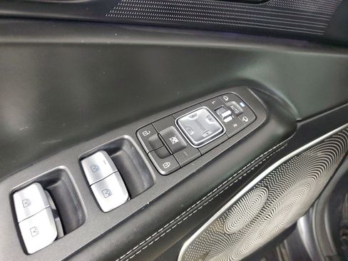 Used 2017 Genesis G90 3.3T Premium RWD image 31