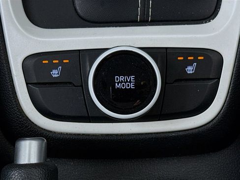 Used 2022 Hyundai Venue Limited FWD image 20