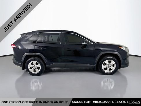 Used 2020 Toyota RAV4 XLE FWD image 4