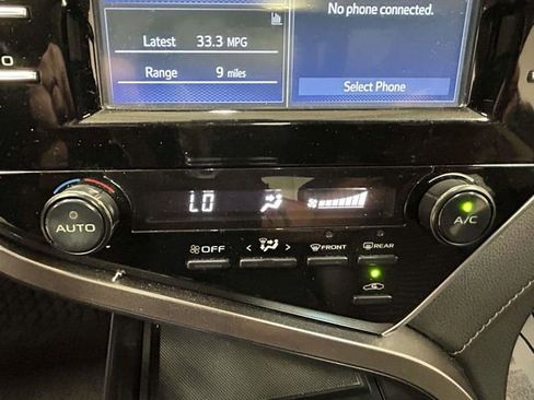 Used 2018 Toyota Camry SE w/ Moonroof Package image 19