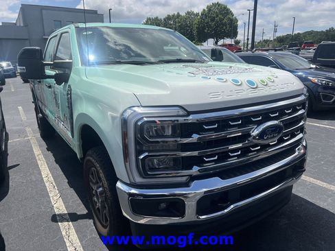 Used 2025 Ford F250 Lariat AWD/4WD image 2