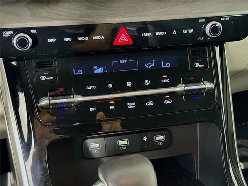 Certified 2024 Kia Carnival EX FWD image 17