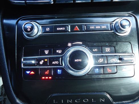 Used 2021 Lincoln Corsair Standard w/ Equipment Group 101A image 25