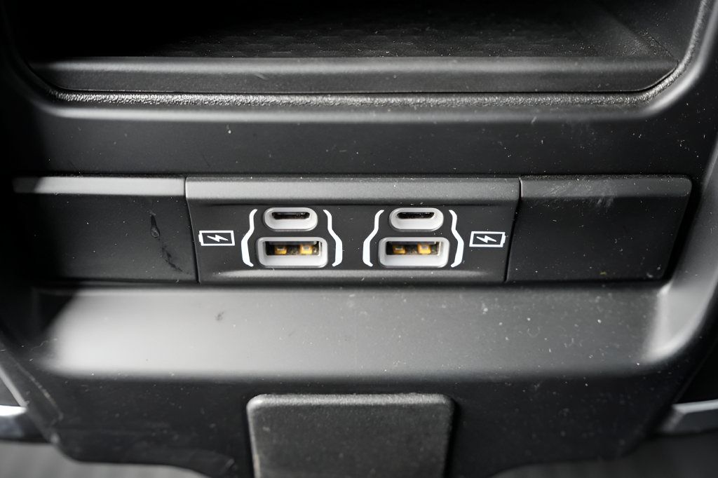 Used 2024 RAM 2500 Big Horn w/ Night Edition AWD/4WD image 18
