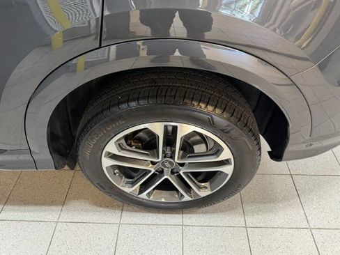 Used 2025 Audi Q5 Premium w/ Convenience Package AWD/4WD image 11