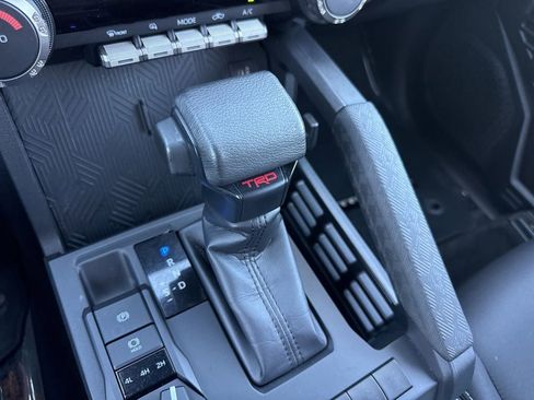 Used 2025 Toyota Tacoma TRD Sport AWD/4WD image 16