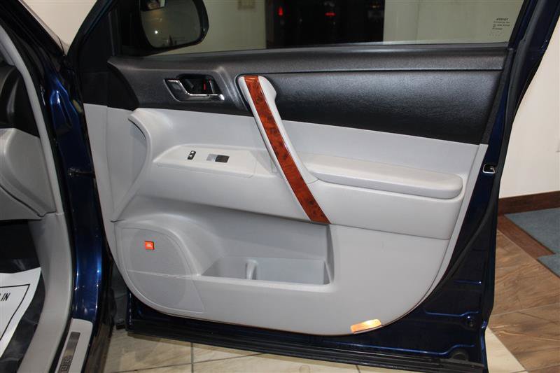 Used 2013 Toyota Highlander Limited FWD image 35