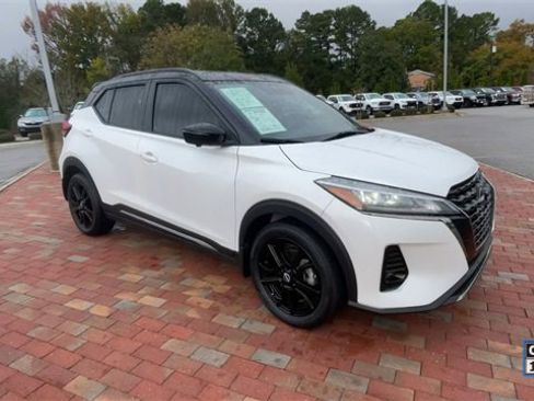 Used 2024 Nissan Kicks SR image 3