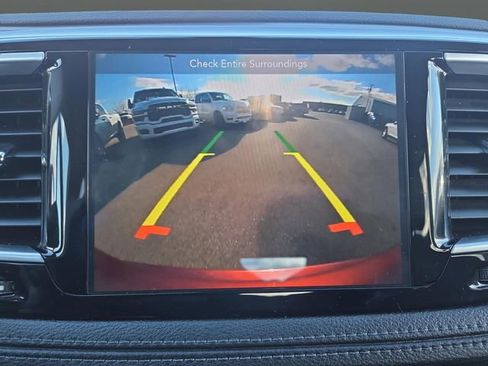 Used 2018 Chrysler Pacifica Limited image 10