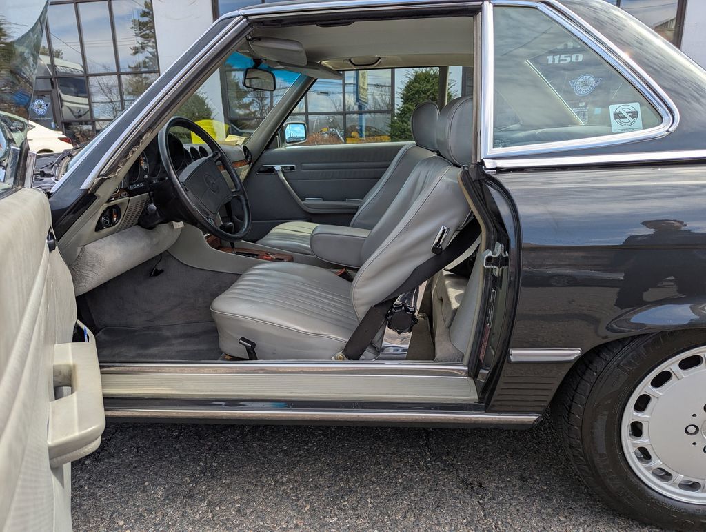 Used 1987 Mercedes-Benz 560 SL image 16