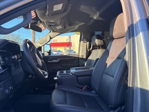 Used 2024 Chevrolet Silverado 2500 LTZ image 5