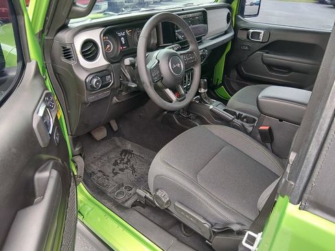 Used 2025 Jeep Wrangler Sport AWD/4WD image 10