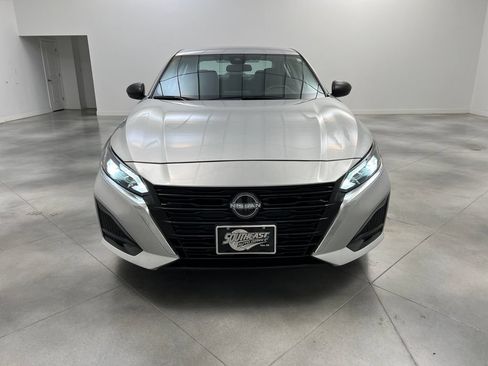 Used 2024 Nissan Altima 2.5 SV AWD/4WD image 3