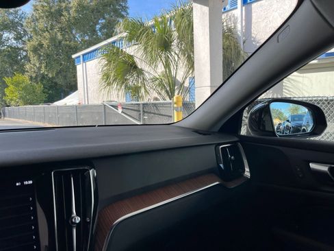 Used 2025 Volvo V60 B5 Cross Country Plus image 35