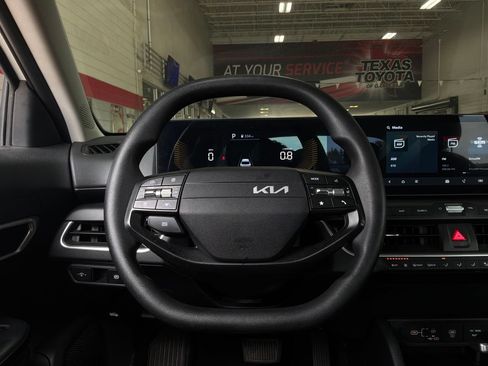 Used 2025 Kia K4 FWD image 33